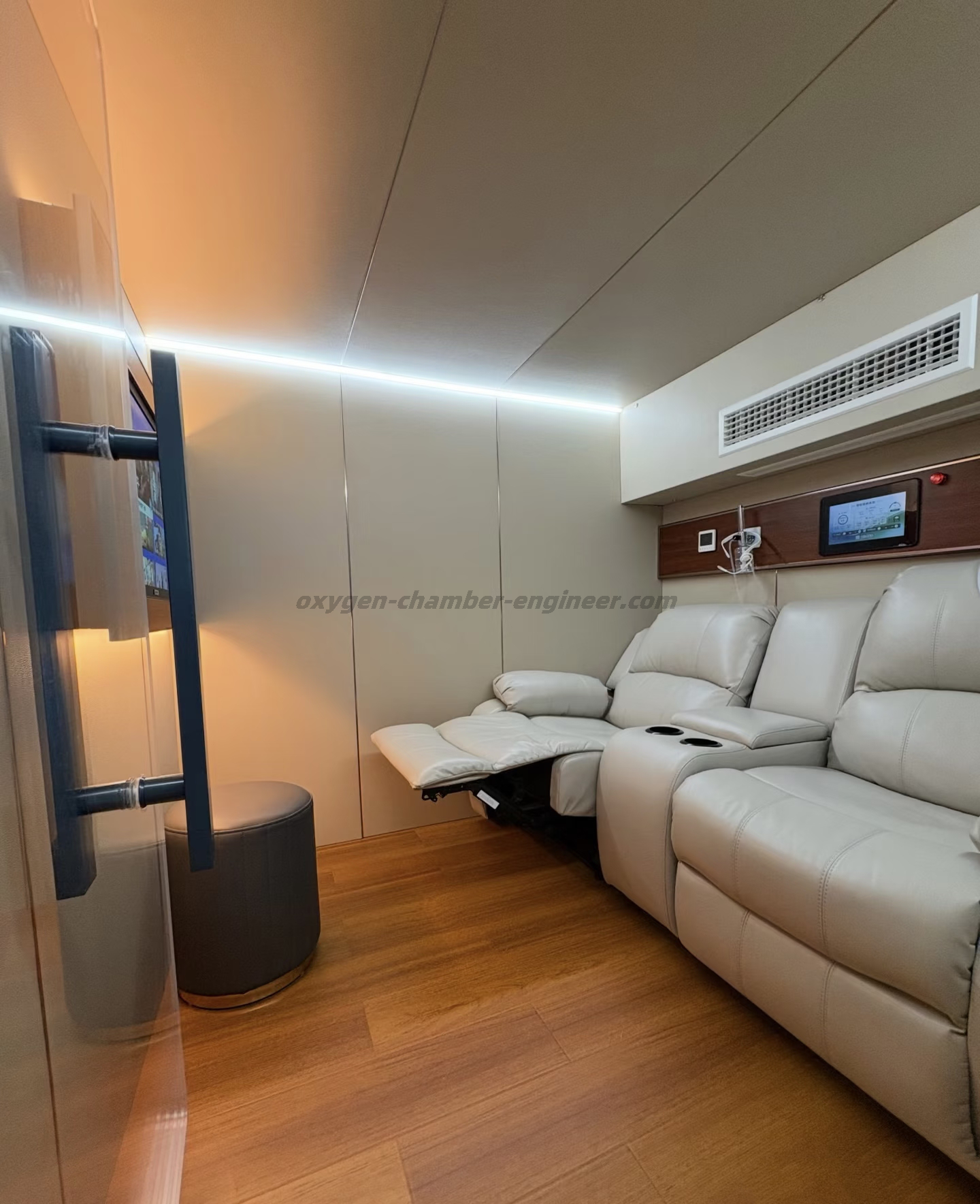 What are the functions and effects of oxygen chambers